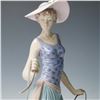 Image 3 : Lladro Porcelain Figurine, Elegante Promenade 1005802