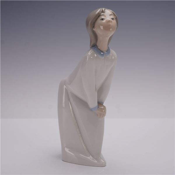 Lladro Porcelain Figurine, Girl Kissing 1004873