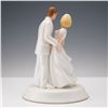 Image 3 : 2pc Lenox Opal Innocence Bride and Groom Cake Topper with Heart-Detail Bowl