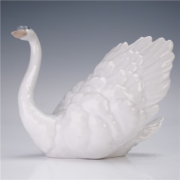 Lladro Porcelain Figurine, White Swan 1006175
