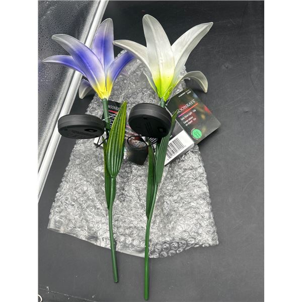 Lot of 2 Moonrays Solar Stake Light Lily Set With LED Light Features