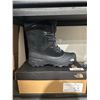 Image 2 : North Face Teen Alpenglow V WP Boots – TNF Black/Vanadis Grey, Size 7,