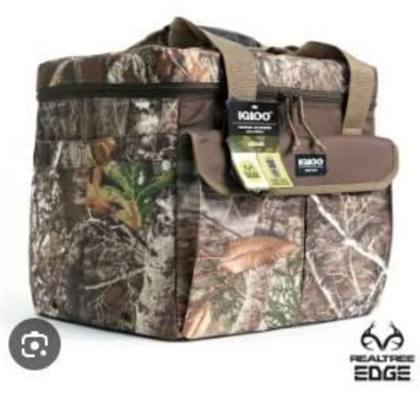 Igloo Realtree Edge Cooler Bag with 30-Can Capacity