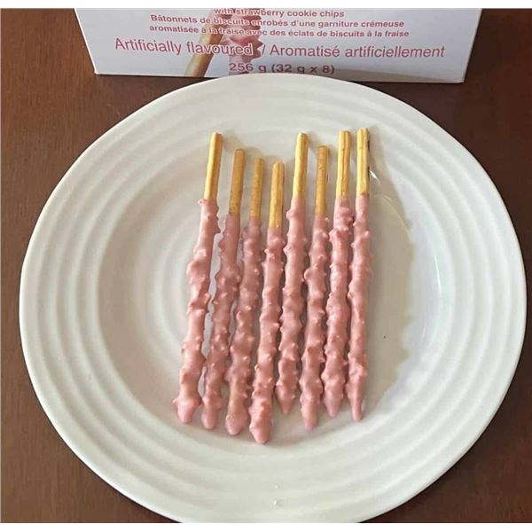 Lotte Pepero Strawberry Flavor Biscuit Sticks, 6 Packs of 32g Each