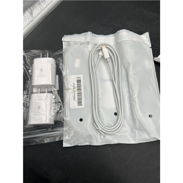 Lot of Super Fast Charging Wall Adapter EP-TA800 and USB-C Cable