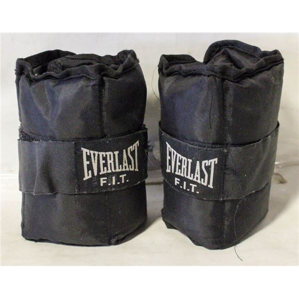 SET OF ANKLE OR WRIST WEIGHTS 5LBS