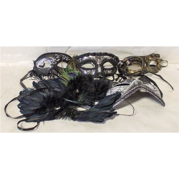 LOT OF HALLOWEEN MASKS