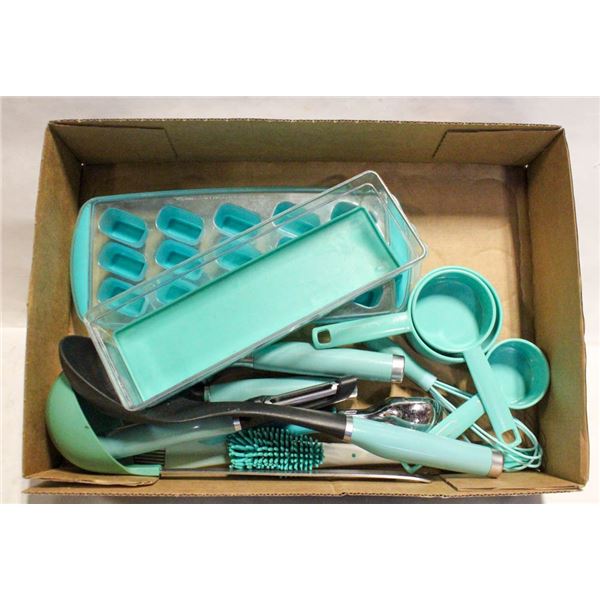 TEAL KNIFE SET PLUS TEAL DINNERWARE AND