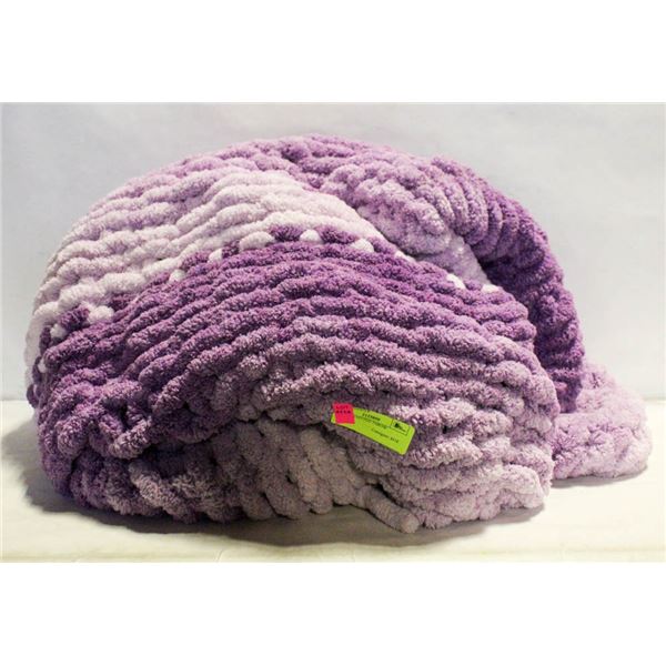 CHUNKY KNITTED THROW