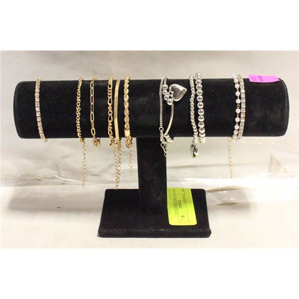 JEWELRY ORGANIZER WITH 12 BRACELETS