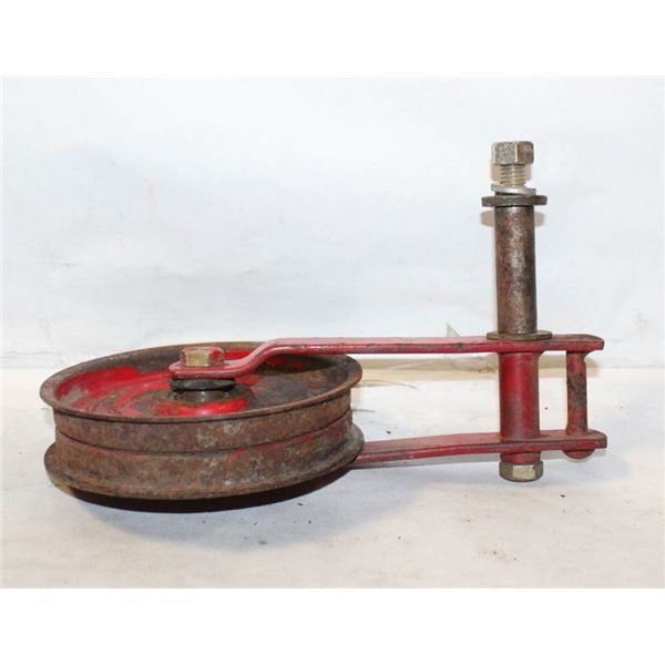 VINTAGE HEAVY DUTY BARN DOOR TRACK/PULLEY 11"X6"
