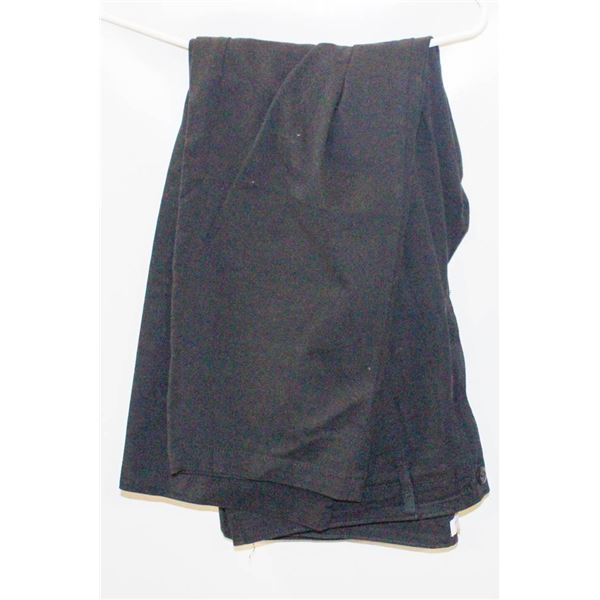 AMAZON ESSENTIALS 42 X 28 BLACK PANTS