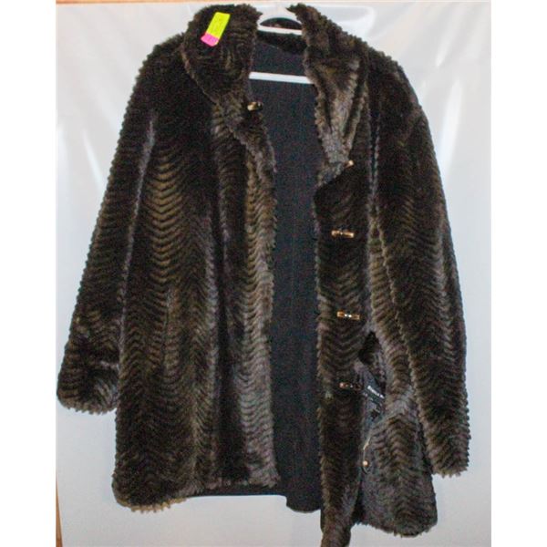 LARGE LADIES FUR FAUX BIANCA NYGARD COAT-ESTATE