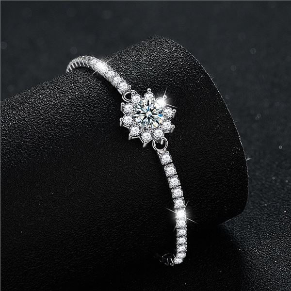 1 CT GRA CERTIFIED ROUND BRILLIANT MOISSANITE