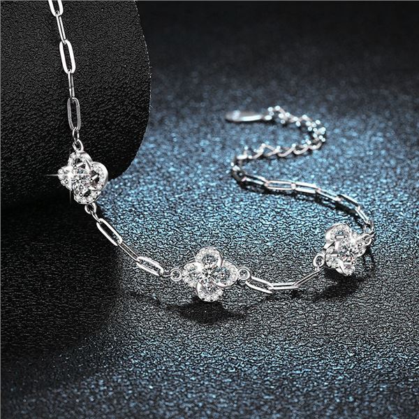 GRA CERTIFIED 4-LEAF CLOVER STYLE ROUND BRILLIANT