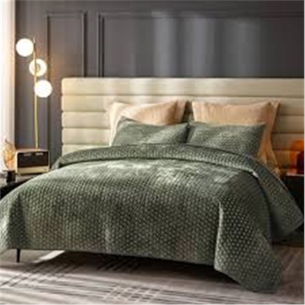 BRAND NEW ROSECRET VELVET QUILT SET TWIN SIZE