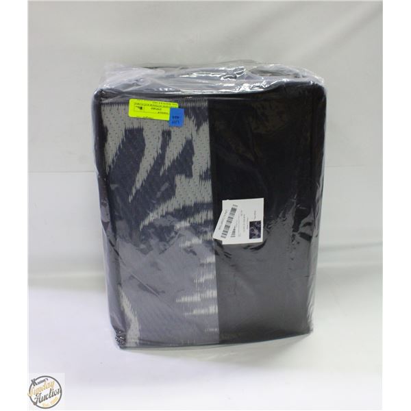 BRAND NEW OUTDOOR RUG FLORAL NAVY WHITE 8 X 10FT