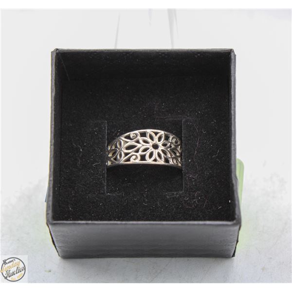 SILVER 925 LADIES RING, SIZE 8