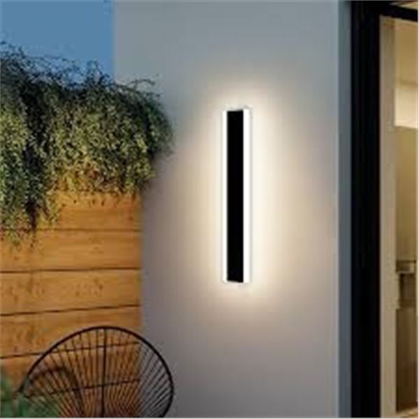 BRAND NEW MODERN OUTDOOR WALL LIGHT 15.7"