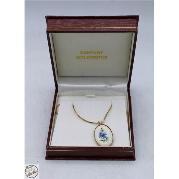 GOLD PLATED NECKLACE W/WHITE/FLORAL THEME PENDANT