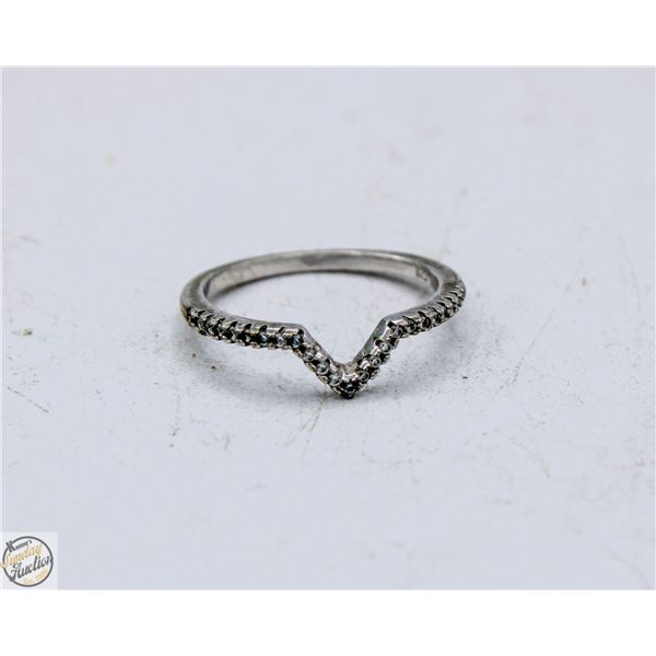 925 STAMPED 1.5 GRAM SILVER RING V SHAPE CENTER