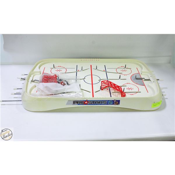 1970S TABLE TOP HOCKEY GAME W PLAYERS