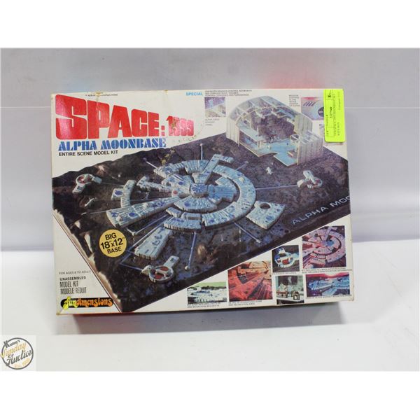1976 SPACE 1999 MOONBASE SET WITH BOX