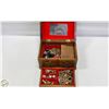 Image 3 : ESTATE JEWELLERY BOX FULL OF CONTENTS