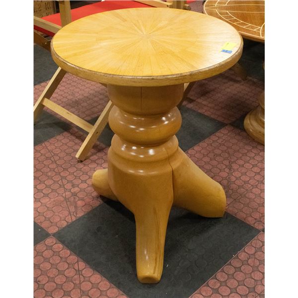 VINTAGE SOLID WOOD END TABLE H-26"