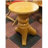 Image 1 : VINTAGE SOLID WOOD END TABLE H-26"