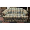 Image 1 : CLASSIC FABRIC LOVESEAT 68" LONG