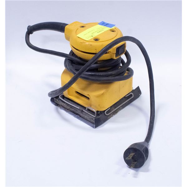DEWALT DW411 PALM GRIP SANDER, TESTED