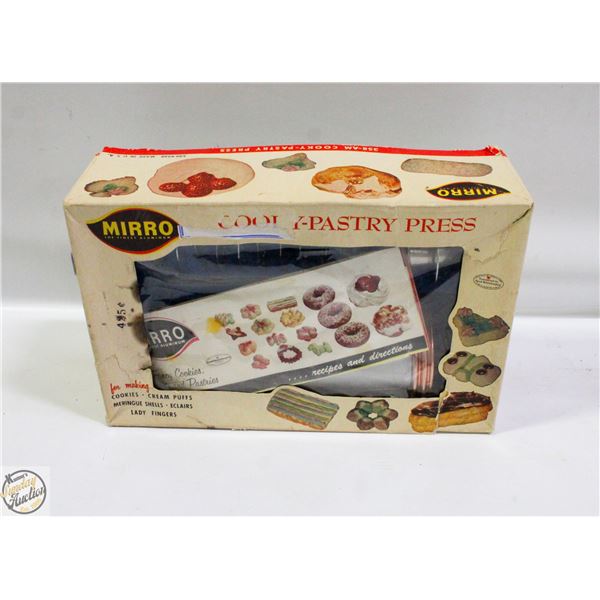VINTAGE MIRRO COOKIE-PASTRY SET, COMPLETE,