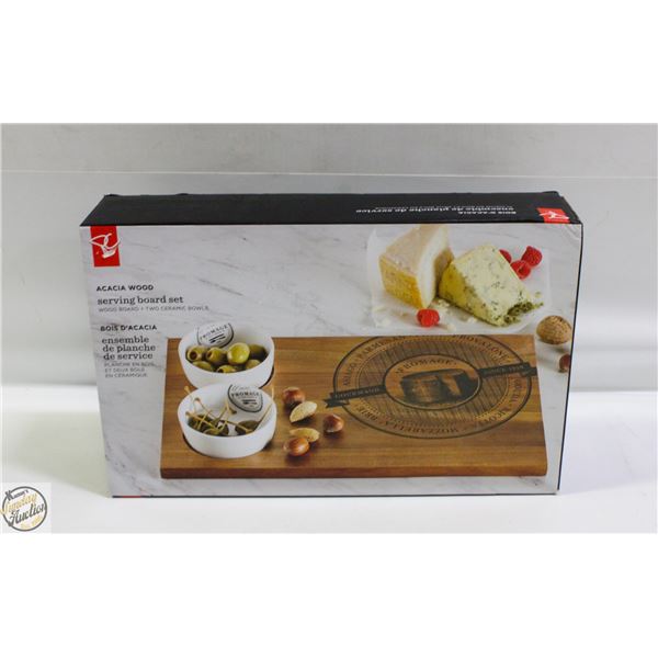 NEW ACACIA WOOD SERVING BOARD SET