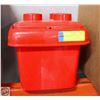Image 1 : RED LEGO CONTAINER W/2 LEGO FIGURES BUILT