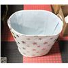 Image 1 : ESTATE STAR THEMED CLOTH LAUNDRY BASKET