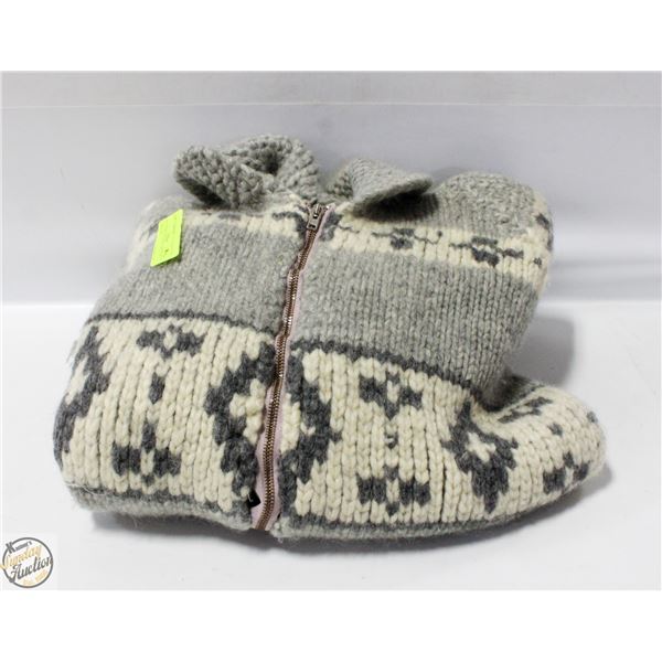 B.C. COWICHAN WOOL ADULT M SWEATER