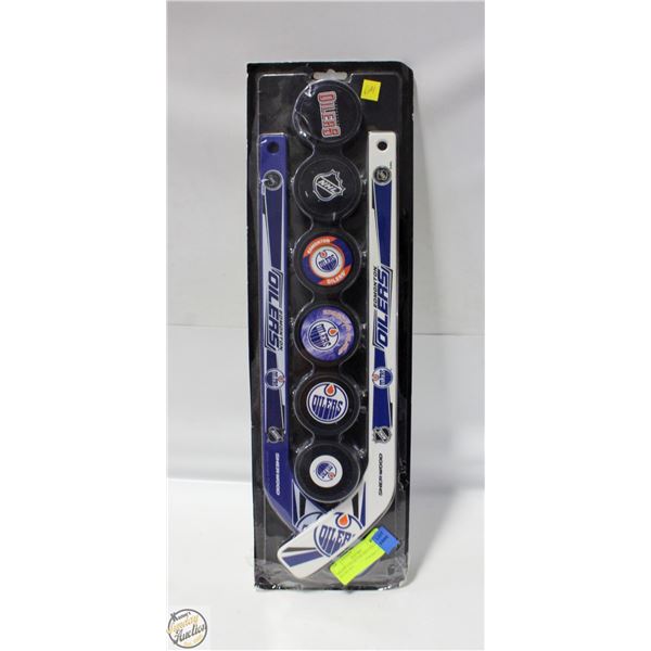 OILERS COLLECTOR MINI STICKS & PUCKS SET