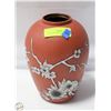 Image 1 : 1978 SIGNED HAND PAINTED JAPANESE STYLE VASE