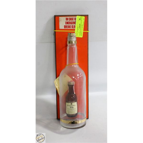 VINTAGE SEAGRAMS V.O CANADIAN WHISKEY IN CASE OF