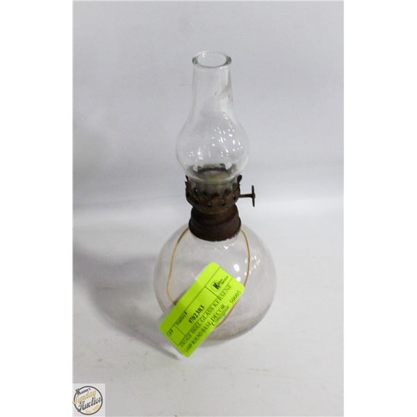 VINTAGE SMALL GLASS KERSENE LAMP ROUND BASE DÉCOR