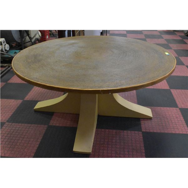 LARGE ROUND WOOD TABLE H-28.5" DIAMETER-61"