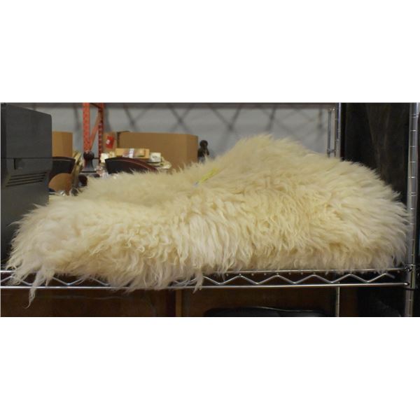 LARGE 100% SHEEP SKIN 46"X34" AUSTRALIA &