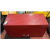 Image 1 : VINTAGE RED TOOLBOX LARGE