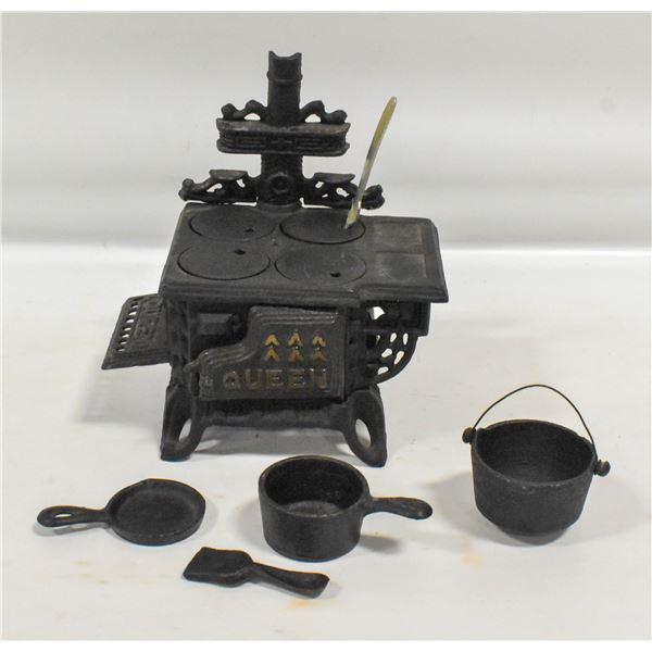 CAST IRON MINIATURE STOVE SET WITH ALL