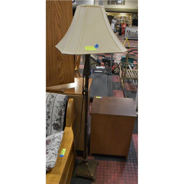 LIVING ROOM LAMP WITH SHADE - TESTED WORKING