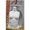 Image 1 : 3 MANNIQUINS DISPLAYS