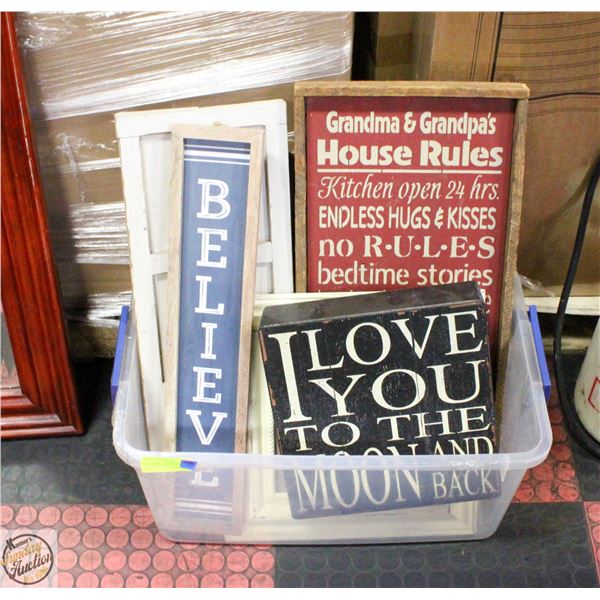 TOTE OF WALL HANGING DECOR