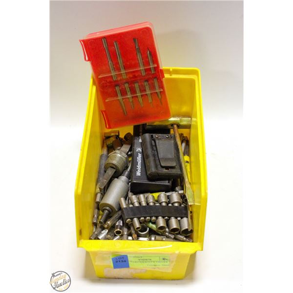 LOT OF VARIOUS SCREW DRIVER BITS