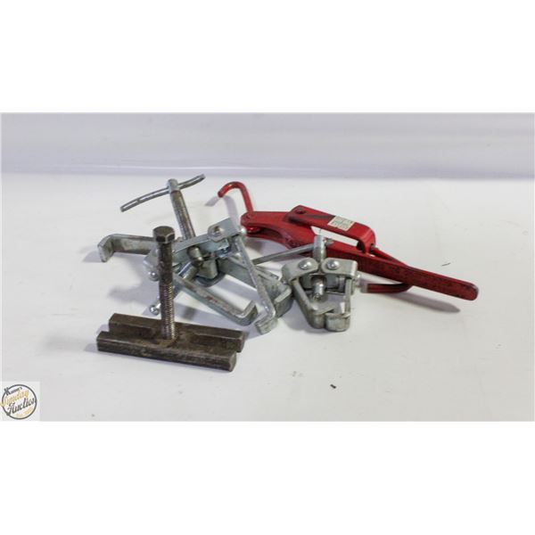 LOT OF CLAW GEAR PULLERS FOR REMOVAL OF FLYWHEEL